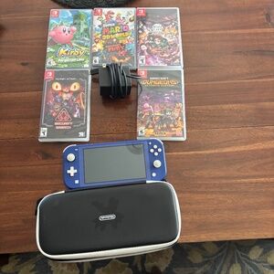 Nintendo Switch Lite + 5 games and case